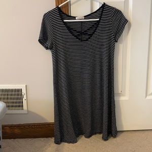 Cute black and white dress!!
